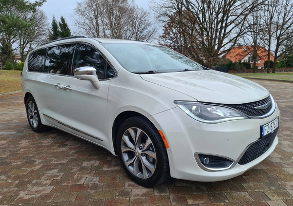 Chrysler Pacifica cena 119000 przebieg: 159000, rok produkcji 2017 z Góra małe 379